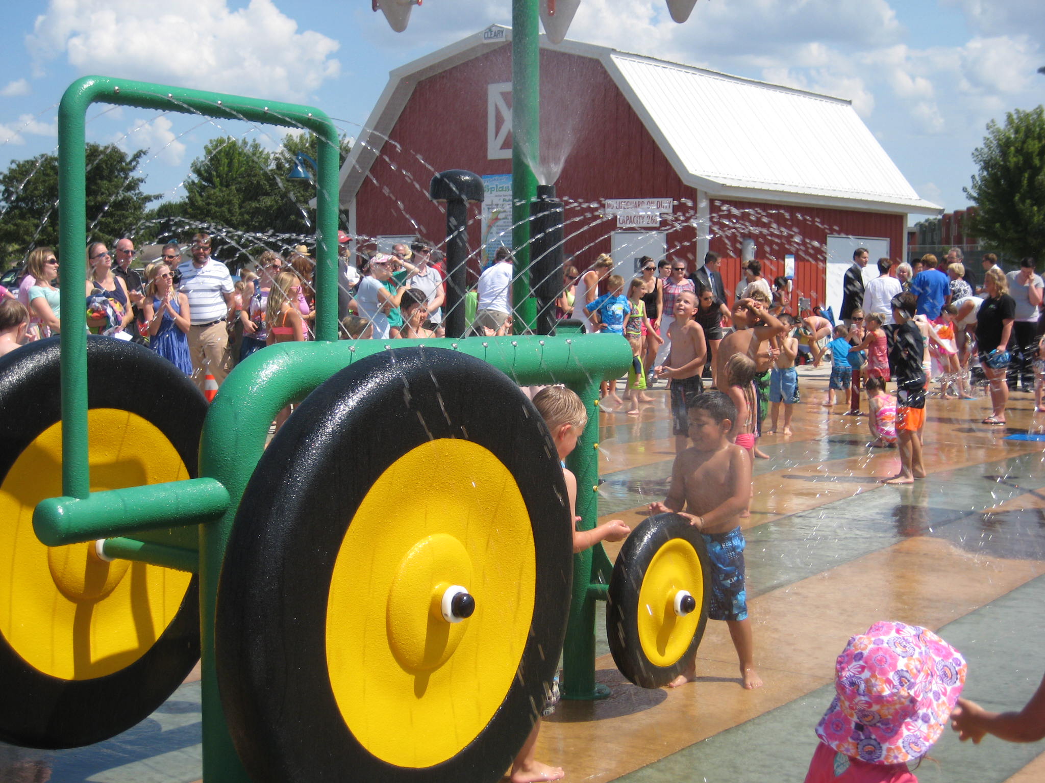 Splash pad tractor